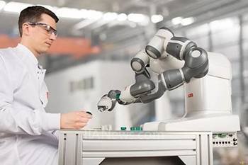 未来10年工业机器人与协作机器人市场发展预测